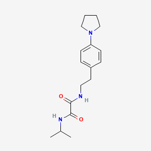 molecular formula C17H25N3O2 B2704132 N1-异丙基-N2-(4-(吡咯啉-1-基)苯乙基)草酰胺 CAS No. 954071-96-6