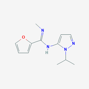 molecular formula C12H16N4O B2704610 N'-(1-isopropyl-1H-pyrazol-5-yl)-N-methylfuran-2-carboximidamide CAS No. 1006463-47-3