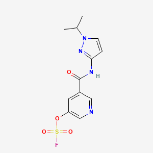 molecular formula C12H13FN4O4S B2705418 3-Fluorosulfonyloxy-5-[(1-propan-2-ylpyrazol-3-yl)carbamoyl]pyridine CAS No. 2418732-13-3
