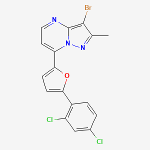 molecular formula C17H10BrCl2N3O B2705584 3-Bromo-7-[5-(2,4-dichlorophenyl)-2-furyl]-2-methylpyrazolo[1,5-a]pyrimidine CAS No. 865657-81-4