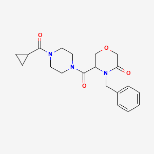 molecular formula C20H25N3O4 B2705914 4-苄基-5-(4-(环丙基甲酰)哌嗪-1-基)吗啉-3-酮 CAS No. 1351581-43-5