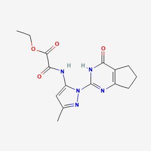 molecular formula C15H17N5O4 B2706153 乙酸乙酯 2-((3-甲基-1-(4-氧代-4,5,6,7-四氢-3H-环戊[d]嘧啶-2-基)-1H-吡唑-5-基)氨基)-2-氧代乙酸酯 CAS No. 1003799-35-6