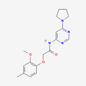 molecular formula C18H22N4O3 B2707089 2-(2-甲氧基-4-甲基苯氧基)-N-(6-(吡咯啉-1-基)嘧啶-4-基)乙酰胺 CAS No. 1396865-92-1