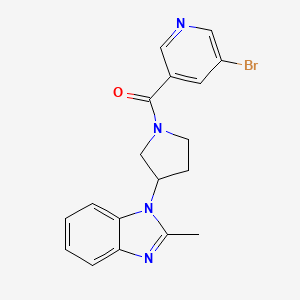 molecular formula C18H17BrN4O B2707453 (5-溴吡啶-3-基)(3-(2-甲基-1H-苯并[d]咪唑-1-基)吡咯烷-1-基)甲酮 CAS No. 2034421-56-0