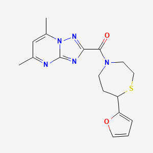 molecular formula C17H19N5O2S B2707739 (5,7-Dimethyl-[1,2,4]triazolo[1,5-a]pyrimidin-2-yl)(7-(furan-2-yl)-1,4-thiazepan-4-yl)methanone CAS No. 1705223-30-8