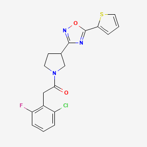 molecular formula C18H15ClFN3O2S B2707901 2-(2-Chloro-6-fluorophenyl)-1-(3-(5-(thiophen-2-yl)-1,2,4-oxadiazol-3-yl)pyrrolidin-1-yl)ethanone CAS No. 2034278-20-9