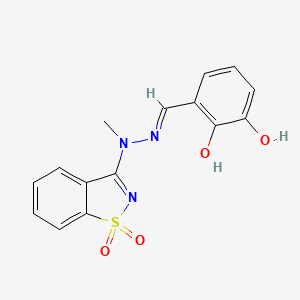 molecular formula C15H13N3O4S B2709323 (E)-3-(2-(2,3-二羟基苯甲亚甲基)-1-甲基肼基)苯并[d]异噻唑烷-1,1-二氧化物 CAS No. 591242-33-0