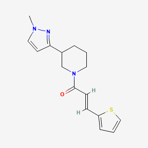 (E)-1-(3-(1-methyl-1H-pyrazol-3-yl)piperidin-1-yl)-3-(thiophen-2-yl)prop-2-en-1-one