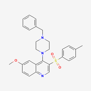 molecular formula C28H29N3O3S B2709577 4-(4-苄基哌嗪-1-基)-6-甲氧基-3-对甲苯基苯甲磺酸 CAS No. 866895-44-5