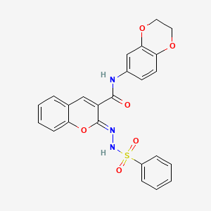 (2Z)-2-(benzenesulfonylhydrazinylidene)-N-(2,3-dihydro-1,4-benzodioxin-6-yl)chromene-3-carboxamide