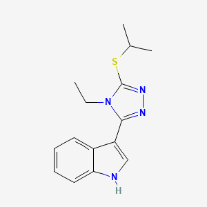 molecular formula C15H18N4S B2710501 3-(4-乙基-5-(异丙硫基)-4H-1,2,4-三唑-3-基)-1H-吲哚 CAS No. 852143-49-8