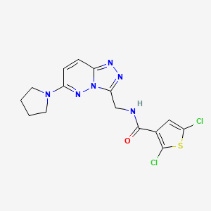 molecular formula C15H14Cl2N6OS B2710582 2,5-dichloro-N-((6-(pyrrolidin-1-yl)-[1,2,4]triazolo[4,3-b]pyridazin-3-yl)methyl)thiophene-3-carboxamide CAS No. 2034370-80-2