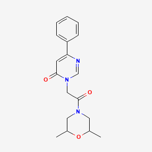 molecular formula C18H21N3O3 B2710887 3-(2-(2,6-二甲基吗啉-2-基)-2-氧基乙基)-6-苯基嘧啶-4(3H)-酮 CAS No. 1210474-29-5