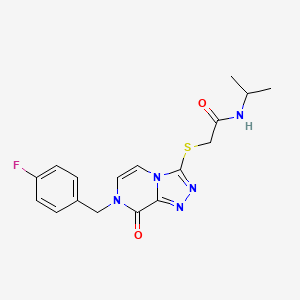 molecular formula C17H18FN5O2S B2711103 2-({7-[(4-fluorophenyl)methyl]-8-oxo-7H,8H-[1,2,4]triazolo[4,3-a]pyrazin-3-yl}sulfanyl)-N-(propan-2-yl)acetamide CAS No. 1226450-04-9