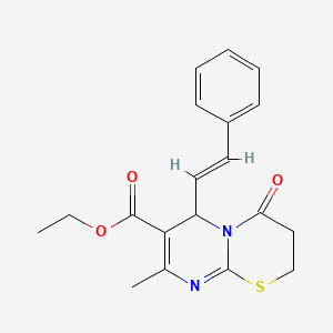 molecular formula C19H20N2O3S B2712455 (E)-乙酸8-甲基-4-氧代-6-苯乙烯基-2,3,4,6-四氢嘧啶并[2,1-b][1,3]噻嗪-7-羧酯 CAS No. 306278-95-5