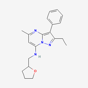 molecular formula C20H24N4O B2713556 2-乙基-5-甲基-3-苯基-N-(四氢呋喃-2-基甲基)吡唑并[1,5-a]嘧啶-7-胺 CAS No. 902009-36-3