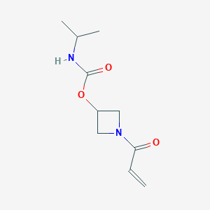 1-(prop-2-enoyl)azetidin-3-yl N-(propan-2-yl)carbamate