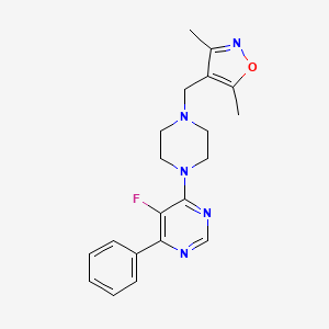 molecular formula C20H22FN5O B2714817 4-[[4-(5-Fluoro-6-phenylpyrimidin-4-yl)piperazin-1-yl]methyl]-3,5-dimethyl-1,2-oxazole CAS No. 2379971-01-2