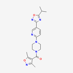 molecular formula C20H24N6O3 B2714933 (3,5-Dimethylisoxazol-4-yl)(4-(5-(5-isopropyl-1,2,4-oxadiazol-3-yl)pyridin-2-yl)piperazin-1-yl)methanone CAS No. 1234937-91-7