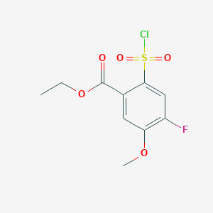 molecular formula C10H10ClFO5S B2715831 乙酸 2-(氯磺酰)-4-氟-5-甲氧基苯酯 CAS No. 1513252-14-6