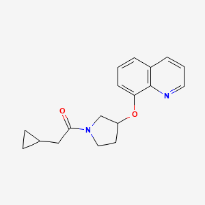 molecular formula C18H20N2O2 B2718377 2-环丙基-1-(3-(喹啉-8-基氧基)吡咯啉-1-基)乙酮 CAS No. 1903892-52-3