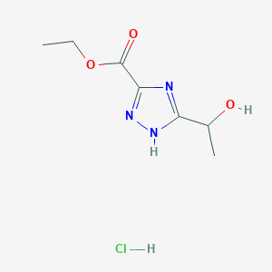 molecular formula C7H12ClN3O3 B2718382 乙酸-5-(1-羟基乙基)-1H-1,2,4-三唑-3-羧酯;盐酸盐 CAS No. 2413896-89-4