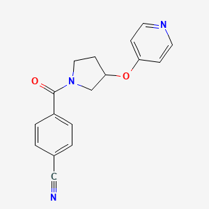 molecular formula C17H15N3O2 B2718443 4-(3-(Pyridin-4-yloxy)pyrrolidine-1-carbonyl)benzonitrile CAS No. 2034617-50-8