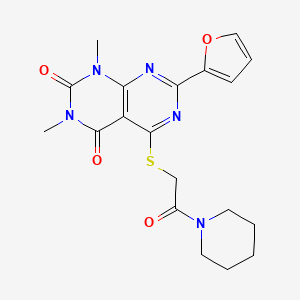 molecular formula C19H21N5O4S B2718967 7-(呋喃-2-基)-1,3-二甲基-5-((2-氧代-2-(哌啶-1-基)乙基)硫代)嘧啶并[4,5-d]嘧啶-2,4(1H,3H)-二酮 CAS No. 847190-81-2