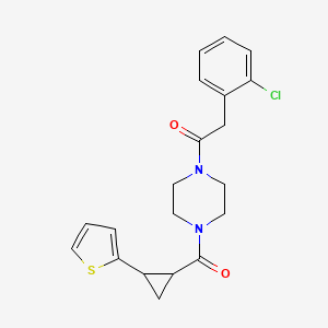 molecular formula C20H21ClN2O2S B2719101 2-(2-氯苯基)-1-(4-(2-(噻吩-2-基)环丙烷羰基)哌嗪-1-基)乙酮 CAS No. 1211307-95-7