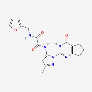 molecular formula C18H18N6O4 B2719731 N1-(furan-2-ylmethyl)-N2-(3-methyl-1-(4-oxo-4,5,6,7-tetrahydro-3H-cyclopenta[d]pyrimidin-2-yl)-1H-pyrazol-5-yl)oxalamide CAS No. 1014047-99-4