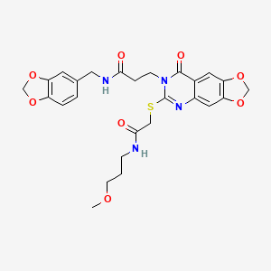 molecular formula C26H28N4O8S B2721570 N-(1,3-benzodioxol-5-ylmethyl)-3-[6-({2-[(3-methoxypropyl)amino]-2-oxoethyl}thio)-8-oxo[1,3]dioxolo[4,5-g]quinazolin-7(8H)-yl]propanamide CAS No. 896705-77-4