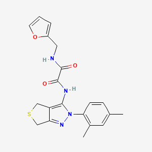 molecular formula C20H20N4O3S B2722561 N'-[2-(2,4-二甲基苯基)-4,6-二氢噻吩并[3,4-c]吡唑-3-基]-N-(呋喃-2-基甲基)羟酰胺 CAS No. 899952-42-2