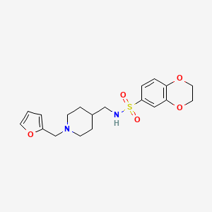 molecular formula C19H24N2O5S B2723266 N-((1-(furan-2-ylmethyl)piperidin-4-yl)methyl)-2,3-dihydrobenzo[b][1,4]dioxine-6-sulfonamide CAS No. 952965-74-1