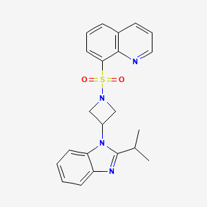 molecular formula C22H22N4O2S B2723787 8-[3-(2-Propan-2-ylbenzimidazol-1-yl)azetidin-1-yl]sulfonylquinoline CAS No. 2415472-06-7