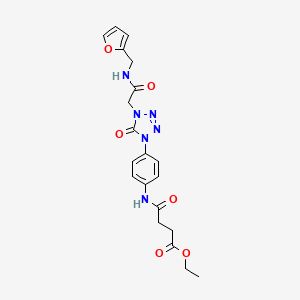 molecular formula C20H22N6O6 B2724264 ethyl 4-((4-(4-(2-((furan-2-ylmethyl)amino)-2-oxoethyl)-5-oxo-4,5-dihydro-1H-tetrazol-1-yl)phenyl)amino)-4-oxobutanoate CAS No. 1396815-78-3