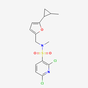 molecular formula C15H16Cl2N2O3S B2724441 2,6-dichloro-N-methyl-N-{[5-(2-methylcyclopropyl)furan-2-yl]methyl}pyridine-3-sulfonamide CAS No. 1259068-16-0