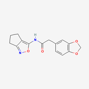 molecular formula C15H14N2O4 B2726514 2-(benzo[d][1,3]dioxol-5-yl)-N-(5,6-dihydro-4H-cyclopenta[c]isoxazol-3-yl)acetamide CAS No. 946246-95-3