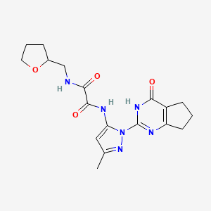 molecular formula C18H22N6O4 B2729008 N1-(3-甲基-1-(4-氧代-4,5,6,7-四氢-3H-环戊二嘧啶-2-基)-1H-吡唑-5-基)-N2-((四氢呋喃-2-基)甲基)草酰胺 CAS No. 1014047-23-4