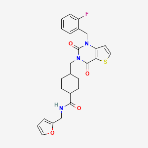molecular formula C26H26FN3O4S B2729130 4-((1-(2-fluorobenzyl)-2,4-dioxo-1,2-dihydrothieno[3,2-d]pyrimidin-3(4H)-yl)methyl)-N-(furan-2-ylmethyl)cyclohexanecarboxamide CAS No. 932553-69-0