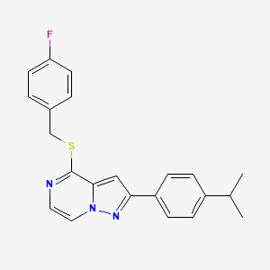 molecular formula C22H20FN3S B2729161 4-[(4-氟苄基)硫基]-2-(4-异丙基苯基)吡唑并[1,5-a]吡嗪 CAS No. 1207001-50-0