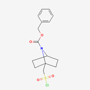 molecular formula C15H18ClNO4S B2729166 Benzyl 1-((chlorosulfonyl)methyl)-7-azabicyclo[2.2.1]heptane-7-carboxylate CAS No. 2138392-11-5