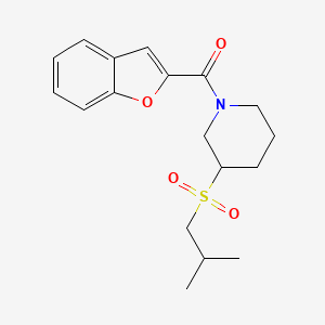 molecular formula C18H23NO4S B2729492 1-(1-苯并呋喃-2-甲酰)-3-(2-甲基丙烷磺酰基)哌啶 CAS No. 2097857-07-1