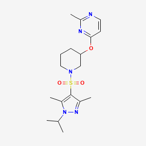 molecular formula C18H27N5O3S B2730174 4-((1-((1-isopropyl-3,5-dimethyl-1H-pyrazol-4-yl)sulfonyl)piperidin-3-yl)oxy)-2-methylpyrimidine CAS No. 2034619-88-8
