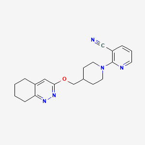 molecular formula C20H23N5O B2730692 2-(4-(((5,6,7,8-Tetrahydrocinnolin-3-yl)oxy)methyl)piperidin-1-yl)nicotinonitrile CAS No. 2309709-46-2