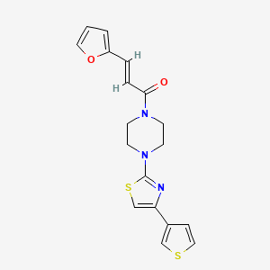 molecular formula C18H17N3O2S2 B2731102 (E)-3-(呋喃-2-基)-1-(4-(4-(噻吩-3-基)噻唑-2-基)哌嗪-1-基)丙-2-烯-1-酮 CAS No. 1448140-85-9