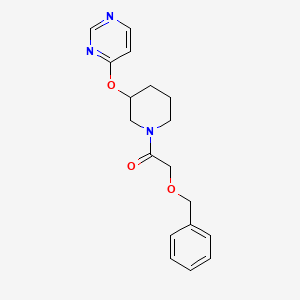 molecular formula C18H21N3O3 B2731556 2-(Benzyloxy)-1-(3-(pyrimidin-4-yloxy)piperidin-1-yl)ethanone CAS No. 2034332-66-4