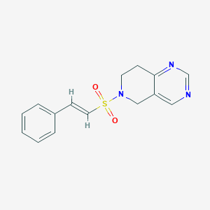 molecular formula C15H15N3O2S B2731840 (E)-6-(苯乙烯基磺酰基)-5,6,7,8-四氢吡啶并[4,3-d]嘧啶 CAS No. 1798398-43-2