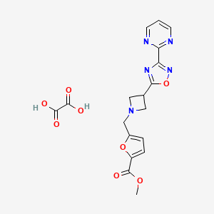 molecular formula C18H17N5O8 B2732762 甲酸甲酯-5-((3-(3-(嘧啶-2-基)-1,2,4-噁二唑-5-基)氮杂环丁烷-1-基)甲基)呋喃-2-羧酸酸草酸盐 CAS No. 1351621-17-4