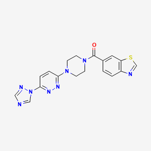 molecular formula C18H16N8OS B2732981 (4-(6-(1H-1,2,4-triazol-1-yl)pyridazin-3-yl)piperazin-1-yl)(benzo[d]thiazol-6-yl)methanone CAS No. 2034279-02-0