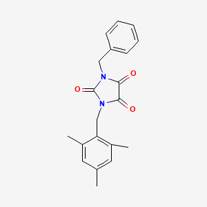 molecular formula C20H20N2O3 B2733455 1-Benzyl-3-[(2,4,6-trimethylphenyl)methyl]imidazolidine-2,4,5-trione CAS No. 341967-28-0